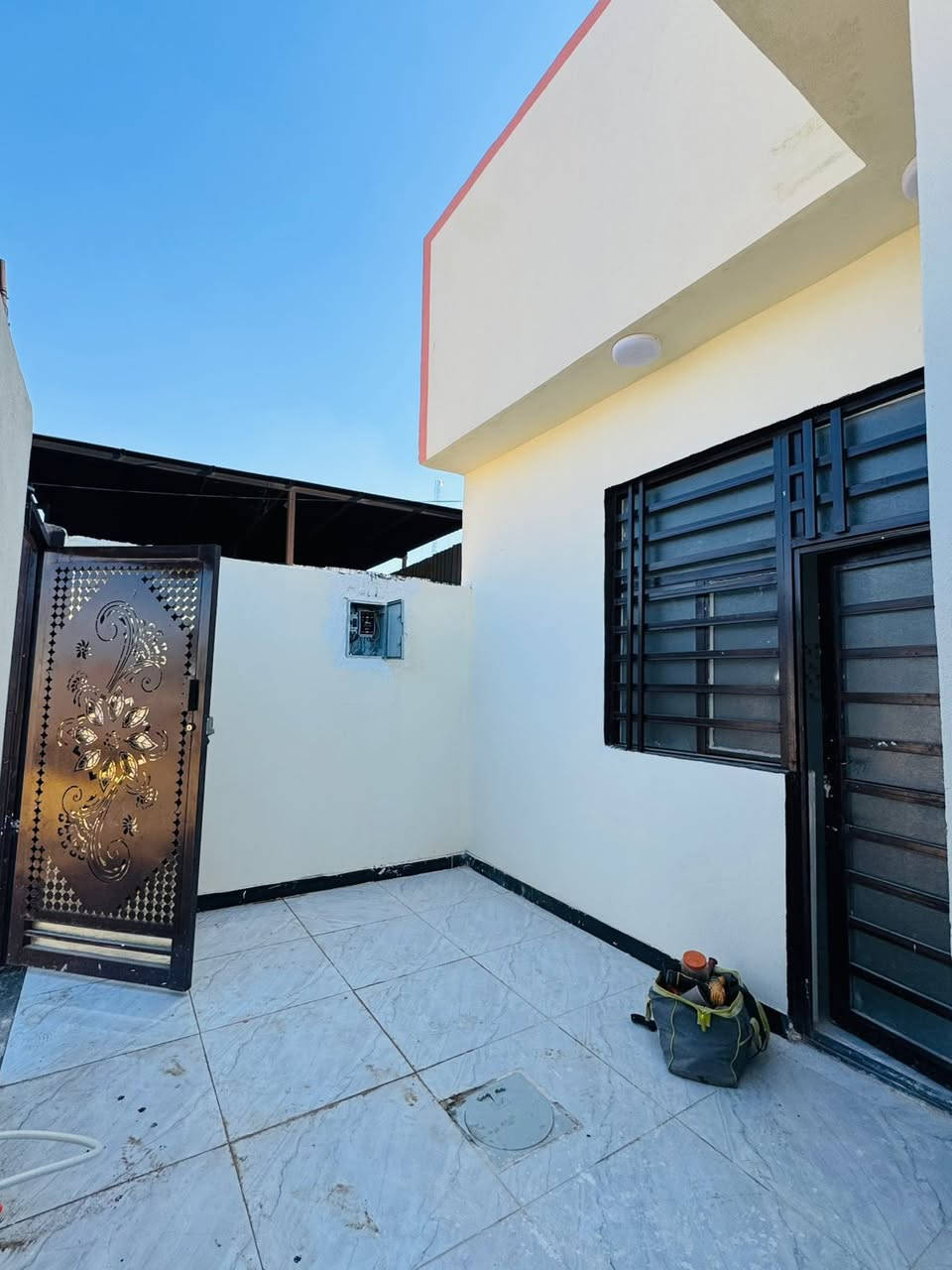 🏡 دراين للبيع في منطقة البراكية
📍 شارع المعمل قرب السيد الموسوي

🔹 تفاصيل كل دار:
غرفة وصالة ومطبخ واستقبال وصحيات
بناء درجه اولى
سعر الدار الواحد  ٤٣ مليون وبي مجال 
الصنف عقد زراعي 
📞 للاستفسار الاتصال على الرقم:
***********

🏢 مكتب الفيحاء للعقار
مقابل شارع مركز الهندية القديم
