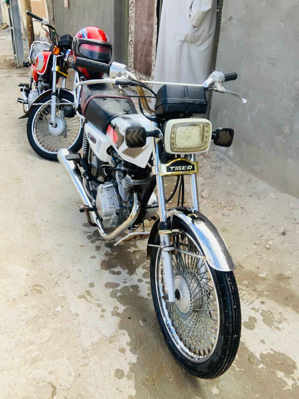 سلام عليكم شباب دراجه تايكر للبيع 2021 اوراق مكفوله كله شغال كهربائيات مال جناي مكانها بابل لحمزا لغربي سعرها 450 وبيها مجال بسيط هاذا رقمي ***********
