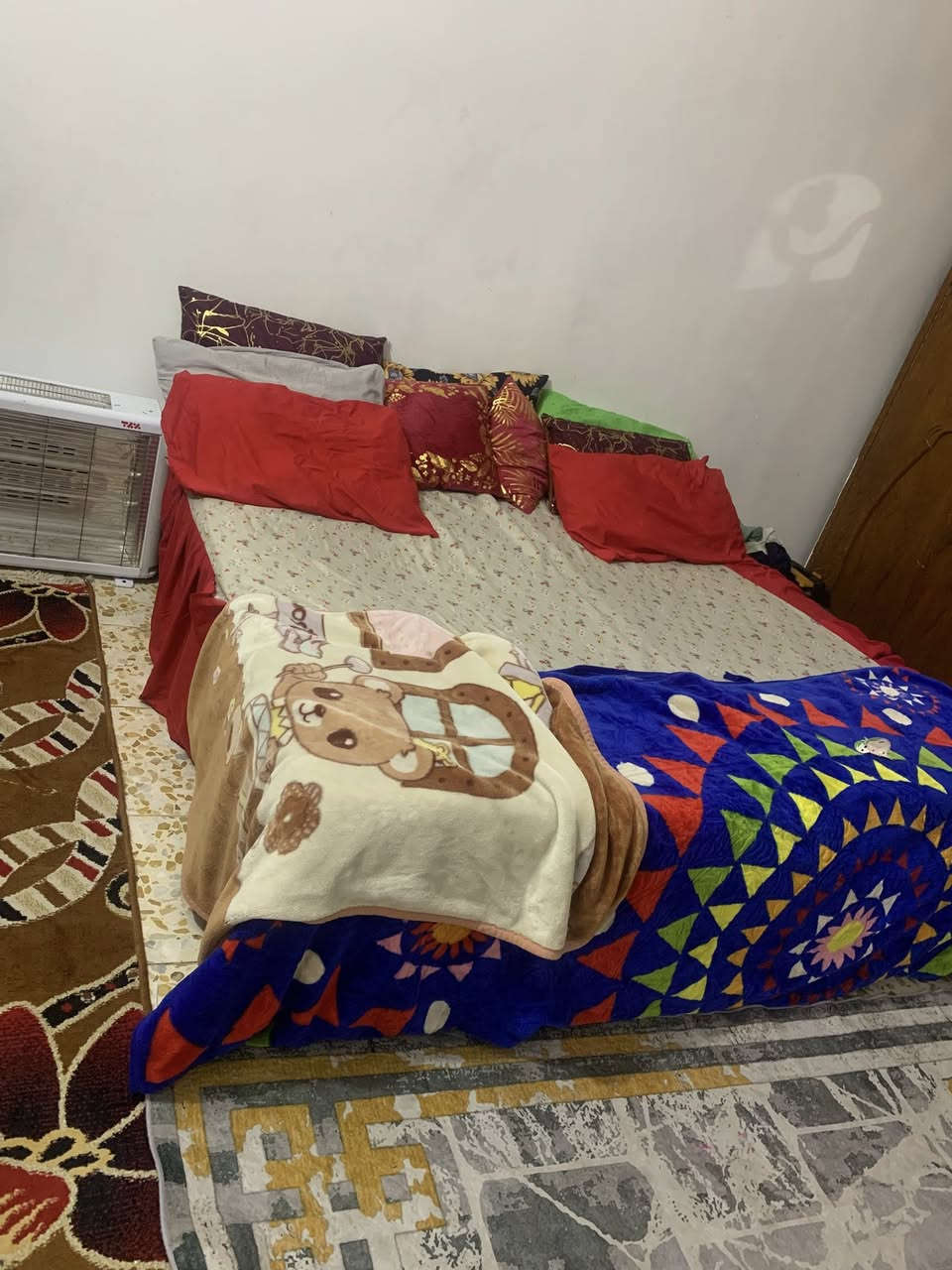 غرفه البيع كنتور زاويه ميز وصوميه مع دوشك ومجرات للبيع سعرهم ١٠ والهيتر٢٠ والغرفه ٢٠٠ بغداد جسر ديالى


**إذا كنت صاحب هذا الإعلان وتريد حذفه لأي سبب، رجاءا أرسل رسالة إلى الدعم الفني**