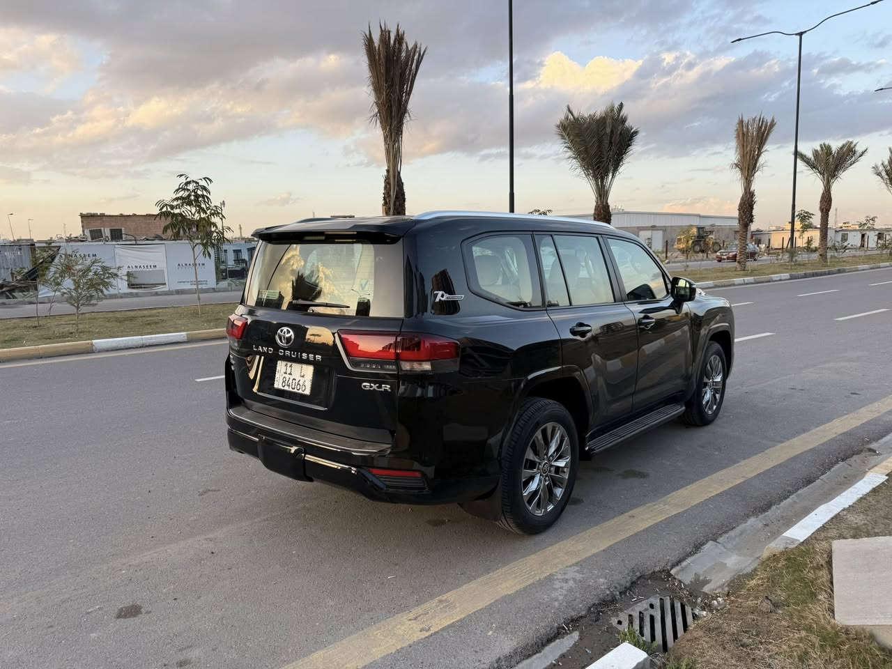 لاندكروز موديل 2022 توين تيربو
ماشية (59) الف رقم بغداد باسمي

 كفالة عامه من الصبغ والبارد فول مواصفات

 استلام شركة ساز مالك واحد تخم تاير جديد

 وما بيها اي نقص المكان بغداد

محرك كير واير بشرط مامفتوح 

سيارة حيل نظيفة كلشي عل بلاد جديد 

سنوية هزة كلشي جديد مدفوع لـ

باسمي السنوية بشرط تحويل وغرامـة

سيارة مابيـها دينار مصرف كامل من كل نواحي

رقم  ***********
