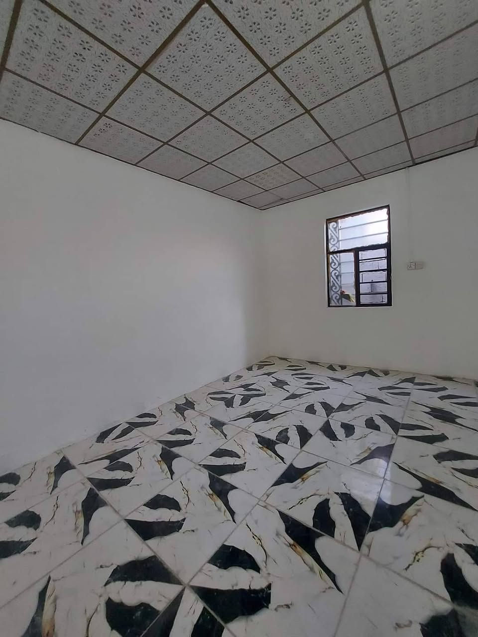 يا الله السلام عليكم ورحمه الله وبركاته الدار للبيع مساحه 100 متر تحتوي على غرفه وصاله ومطبخ واستقبال وصحيات خارجيه داخليه علما الدار مشموله بالتطويب العنوان النجف الكوفه شارع المطار الجديد السعر المطلوب 30 مليون التواصل اخوكم ابو طيبه صاحب مكتب الاخوين رقم الهاتف *********** *********** النجف, العراق
