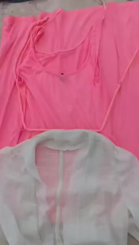 هاورییان  هەمو ئەم جلانەی لەم رەسمانە دیارە هەمو بابەتێکی تیایە  تازەو پاکو خاوێنن کەم بەکارهاتوون نرخی هەموی بەیەکەوە ٣٠ هەزار  نرخەکەی لە جاو جلوجانتاو لەچکەکان  هیج نین موشتەریەک هەموی بەیەکەوە بوی بە کەمتریش بۆی دانرئ شوین هەلەبجەی تازە گەیاندن هەیە


**إذا كنت صاحب هذا الإعلان وتريد حذفه لأي سبب، رجاءا أرسل رسالة إلى الدعم الفني**