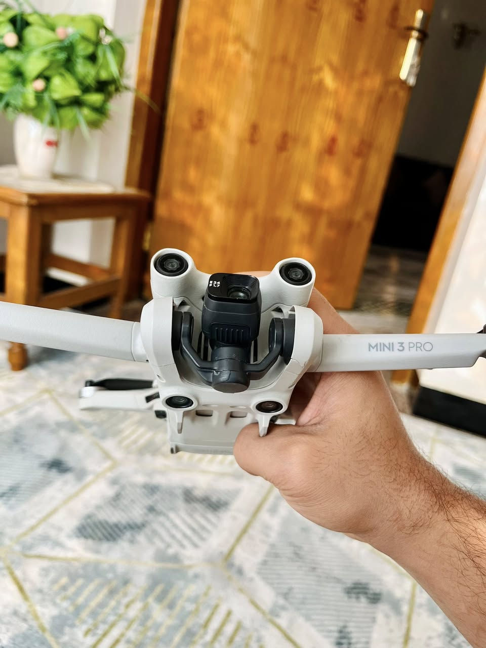 Dji mini 3 pro سمارت
نظافة مثل ماموضح بالصور 
بيها طخه خفيفة

كارتون + بطارية  
السعر ٨٥٠ الف دينار وبيها مجال 
للاستفسار 
***********
