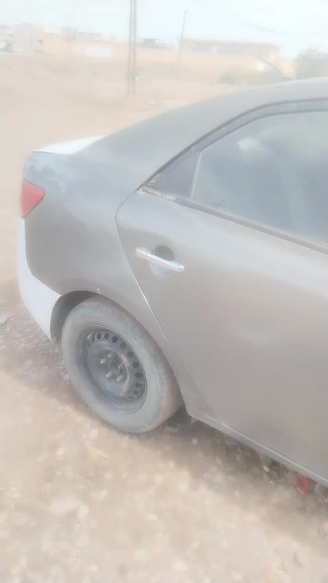 سيراتو ١١ كير محرك تبريد صدر حداديه تخم تاير جديد خير من الله
مصبوغه عام السعر ٦٥ وبيها مجال بسيط
ممكن تذكرلي شنو الموديل/الفئة بالضبط للسيراتو، وكم ماشية كيلو تقريباً؟: 
سيراتو ١١ 
وين موقع السيارة هسه؟ يعني بأي محافظة/منطقة حتى يسهّل على المشتري يوصلها؟: 
واسط العزيزية 
شنو وضع المكينة والجير بالتفصيل: السحب طبيعي، ما بيها رجة/تهريب/حرارة، لو أكو أي ملاحظة؟: 
كير محرك تبريد صدر حداديه تخم تاير 
إذا تحب، شنو سبب البيع وهل السعر نهائي لو أكو مجال بسيط أكثر؟: 
مجال بسيط اذا اكو مراوس توسان