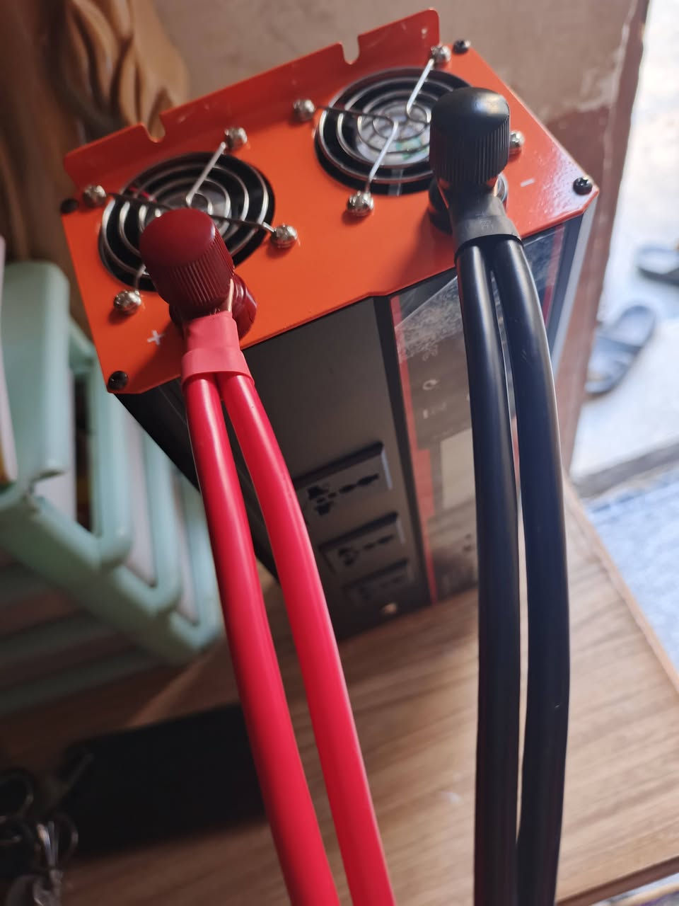 عاكسة فقط حجم كبير 
الدخول 12 فولت 
الخروج 220 فولت
القدرة 5000 واط
شاشة ذكية لعرض الفولتية الداخلة والخارجة والهيرتز
مدخل شحن تايب سي سريع + مدخل شحن عادي 
مراوح دبل للتبريد 
90 الف


**إذا كنت صاحب هذا الإعلان وتريد حذفه لأي سبب، رجاءا أرسل رسالة إلى الدعم الفني**