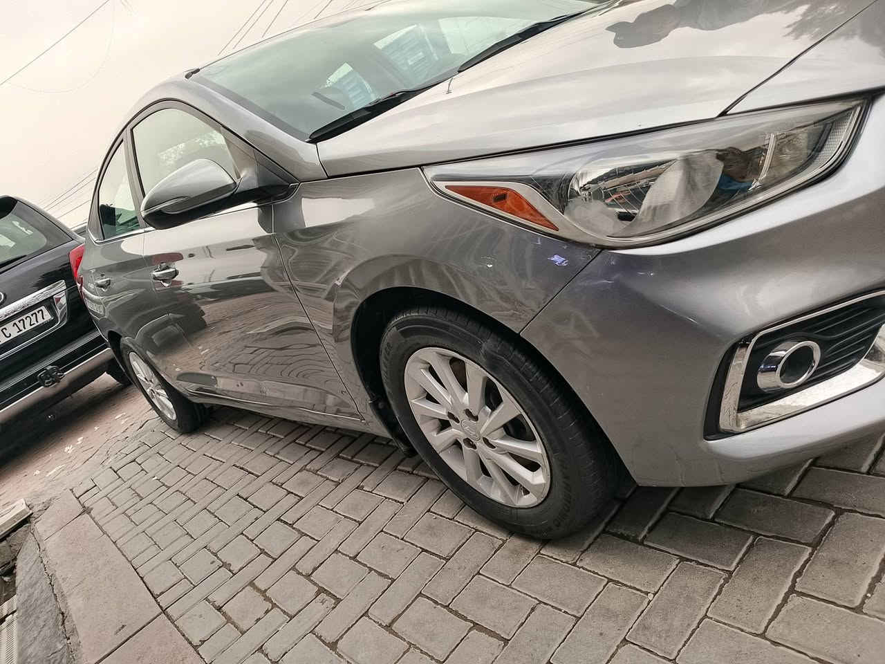 السلام عليكم 
للبيع اكسنت وارد امريكي .١٦٠٠ دوش ماشيه ٤٨ الف . موديل ٢٠٢١ .  رقم بغداد ألماني مشروع وطني . كير ومكينة مكفولات ما مفتوحات . حادثها وصبغها موضح بالصور وبالسونار بدون اي دواخل . تبريد شغال . سياره جدا حلوه . السعر ٩٥$ وبيها مجال حك الجيه 
العنوان بغداد الجديدة 
***********
