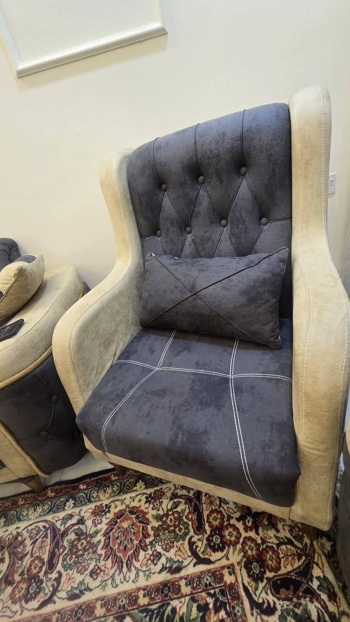 🔥 للبيع تخم عراقي شغل درجة أولى  + ميز تلفزيون
🔥
اللون رصاصي + بيجي وميز التلفزيون رصاصي
▪️ قماش ووتر بروف عالي الجودة
▪️ خشب جام روسي مع بلايوود
▪️ اسفنج مميز ارتفاع 20 سم
▪️ التخم مكوّن من 10 مقاعد:
  ▫️ قنفتين (3 مقاعد)
  ▫️ قنفة (مقعدين)
  ▫️ عدد 2 كرسي
📍 المكان:  – البياع / الرسالة الثالثة – شارع الضغط
💰 السعر: ٧٠٠ ألف
للاستفسار الاتصال على الرقم  ويوجد واتس اب***********
