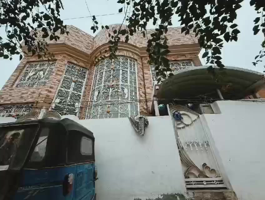 🏡 البيت للبيع__طابو صرف__موقع جدآ مميز__ ركن على شارعين__بناء حديث 
📍 المكان: شارع المواكب/يبعد عن الشارع العام 30متر

مساحة البيت 116متر
البيت طابقين:
الطابق الأول:
• غرفة نوم 4×5
• مطبخ 4×4
• استقبال 4×6
• صاله 4×4.5
• درج حـلـزوني
• مجمع صحيات__داخلي وخارجي+منور
• الأرضية كرانيت + ارتفاع السقف 3.5

الطابق الثاني:
• غرفتين نوم (4×4.5) و (4×5)
• صاله 4×7
• مجمع صحيات

📞 للتواصل والاستفسار: مراجعة مكتب حيدر السلطاني او لاتصال ***********
