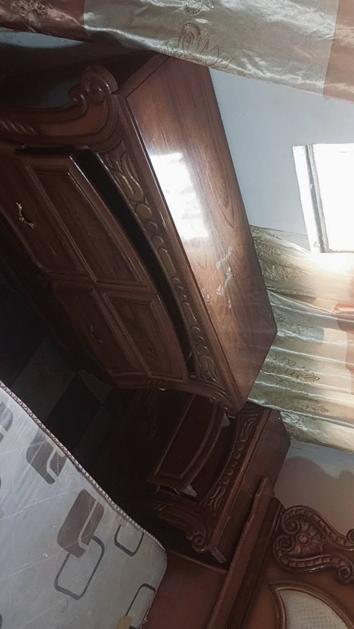 سلام عليكم غرفه مستعمله نضيفه ورايده 450 وبيه حك جيه وساب ***********

