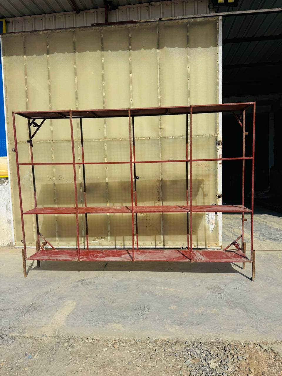 السلام عليكم رف حديد عدد 2 للبيع ***********
