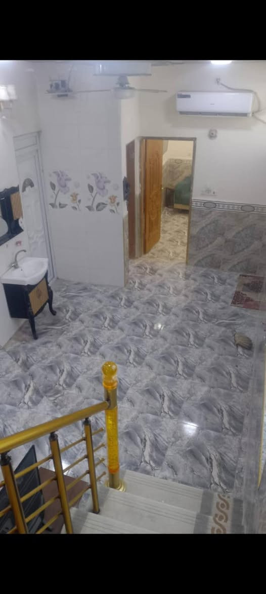 السلآم عليكم اسعد الله اوقاتكم احبتي الكرام يعلن مكتب عقارات النور الذهبي عن توفر لدينا بيت للبيع مساحه ١٠٠متر ١٠ في ١٠ مربع العقار طابو زراعي ابي الخصيب منطقه البهادريه من طريق الفوك محتويات البيت قرفتين نوم وصاله ومطبخ مفتوح على صاله قرفه فوك وديوانيه سعر ٦٢ مليون وبي مجال قليل البيت مجاريه على نهر(***********)
