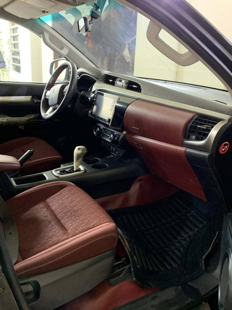 سلام عليكم عندي سياره البيع لوحش السود موديل 2022 سياره سعودي فول موصفات فورويل ماشيه 30 ألف تحويل مباشر رقم بغداد دولي سياره مكفول كفاله عامه سبير مانازل سياره جديده وحلوه عنوان بغداد ولشراي يتصل على رقم ***********
