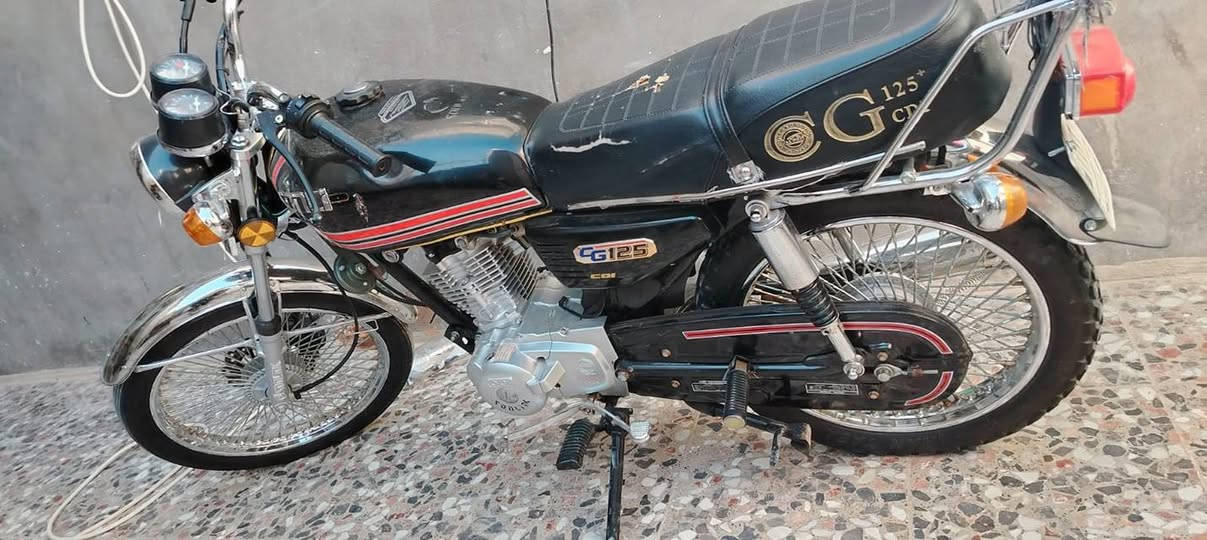 دراجة ٤ كير موديل ٢٣ مرقمة سنوية كاملة باسمي دراجة جديده ما مفتوح برغي بيهة  السعر مليون دينار
+964 781 287 8029 واتساب موجود


**إذا كنت صاحب هذا الإعلان وتريد حذفه لأي سبب، رجاءا أرسل رسالة إلى الدعم الفني**