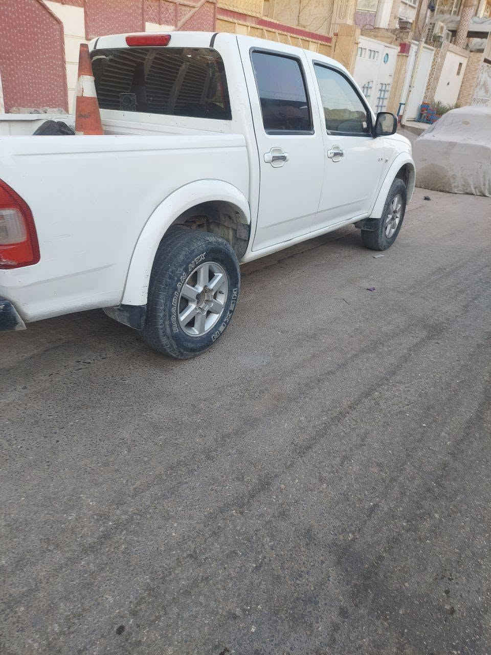 للبيع. بيكم لوف 2005،مع وجود الارقام نجف

الموصفات؛ محرك جديد. تبريد شغال . قشر نضيف. كير عادي .محرك ٦ سلندر 

للتواصل *********** النجف, العراق

