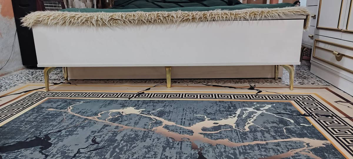 السلام عليكم غرفه تركيه جديده نضافه ميه بل ميه استعمال قليل معه دوشك ضغط الغرفه عشر قطع ام الاناره  كل ضرر مابيها براغي حديد جوي حديد الجربايه جك هودرليك السعر 1300 وبيها مجال ماكاني نجف مستعجله عل بيع ***********
