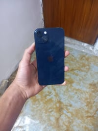 اخوتي عندي هاذ ال13 العادي عربي شرق اوسط  ذاكرة ب128بطارية94 تليفون نض...