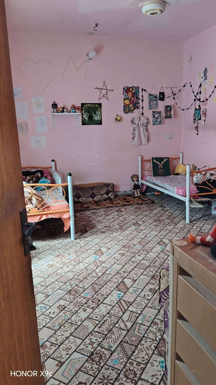 سلام عليكم يوجد بيت مساحه 100 طابقين في كربلاء كنطرت سلام شارع المدرسي جاهز يصلح حسينيه وسكن يبعد عن المام 2 عقد زراعي قرار 117 مشمول بل طابو متوفر كافت الخدمات سعر البيت 65 مليون وبي مجال الستفسار علا رقم *********** أبو مالك الاسدي

