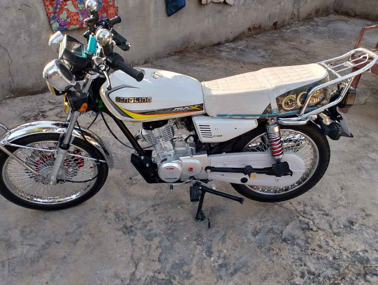 السلام عليكم دراجه للبيع اوراق اصولي دراجه حلوه 2025 السعر 800 وبيها مجال ***********
