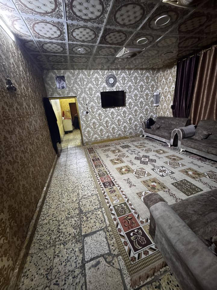 سلام عليكم بيت للبيع العبيدي شارع يوسف مقابل المستوصف طابو صرف مساحة 120 طابقين نظيف السعر 125 وبي مجال ***********
