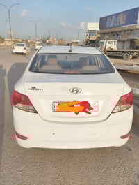 اكسنت ٢٠١٦  لون ابيض خليجي مكينه كير محرك مكفولات ٣ قطع صبغ اثر مالاتص...