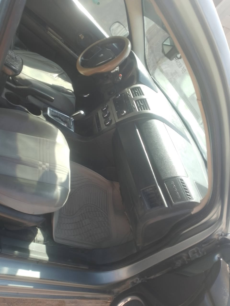 السلام عليكم سياره دوج افنجر موديل 2009 مكينه وكير بلاد اربعه سلندر مكفوله كصه ونغل  وضربه رقم انكليزي السعر 42 مكاني البصره الزبير رقم الهاتف ***********
