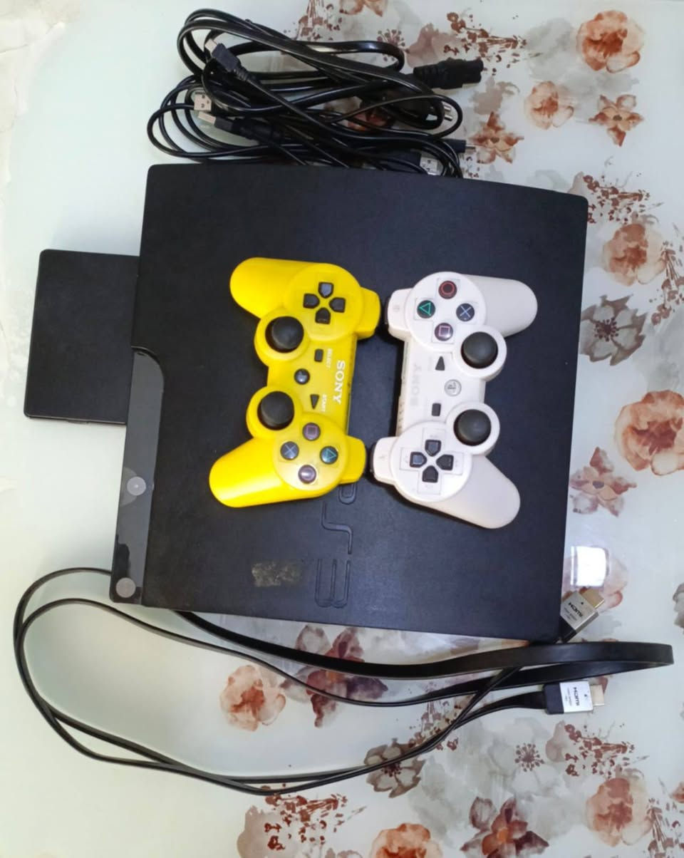 بلي 3 سلم
كامل ملحقات 

2 جوستك + هارد 40 لعب 

يحق الفحص 

للحجز والستفسار : ***********
