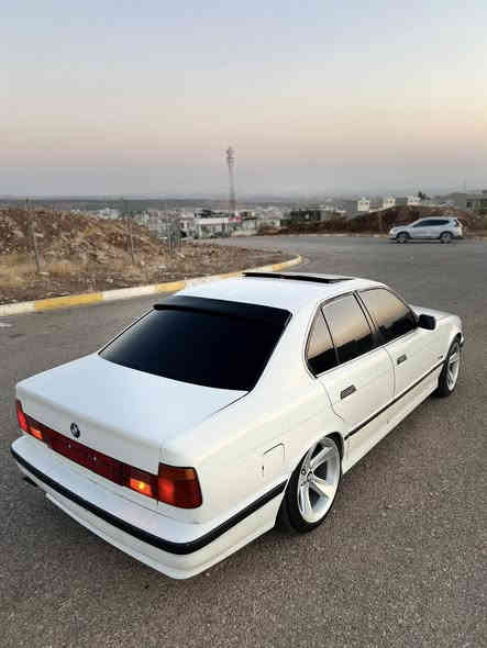 ماشەڵا لە ماڵی هەموولایەک
BMW1991
520 گێڕ عادی 
سلایت 
چوار جام کارەبای
٦ کەلە
نموونە لە جوانی 
دەعامی پێشوو دوای M 
چوار تایەو ویلی لۆک
٩١قەپاتی گێر عادیە
کارەبایەتی گشت گیانی بەشەرت 
مەکینەی حەفتەیەکە بۆی بەستراوە دوکەلو دەنگو بوخاری نیە بە شەرت 
جەمپەکی کەمی پشتی هەیە 
موسو بڕاوەو وەڕگەڕاو بە شەرت 
ڕێک لەقوەتی خۆی بێزارە 
چرکەی تیا نیە 
رەقەم هەولێرە ئەوەلیاتی بەشەرت 
سەیارەکە بەناو ناکرێ بەس ئەوەلیاتە 
بە سعرێک دەیفرۆشم خوار بازار ٣٢$ مەجالێکی کەم 
شوێنم کۆیە 
***********
***********
