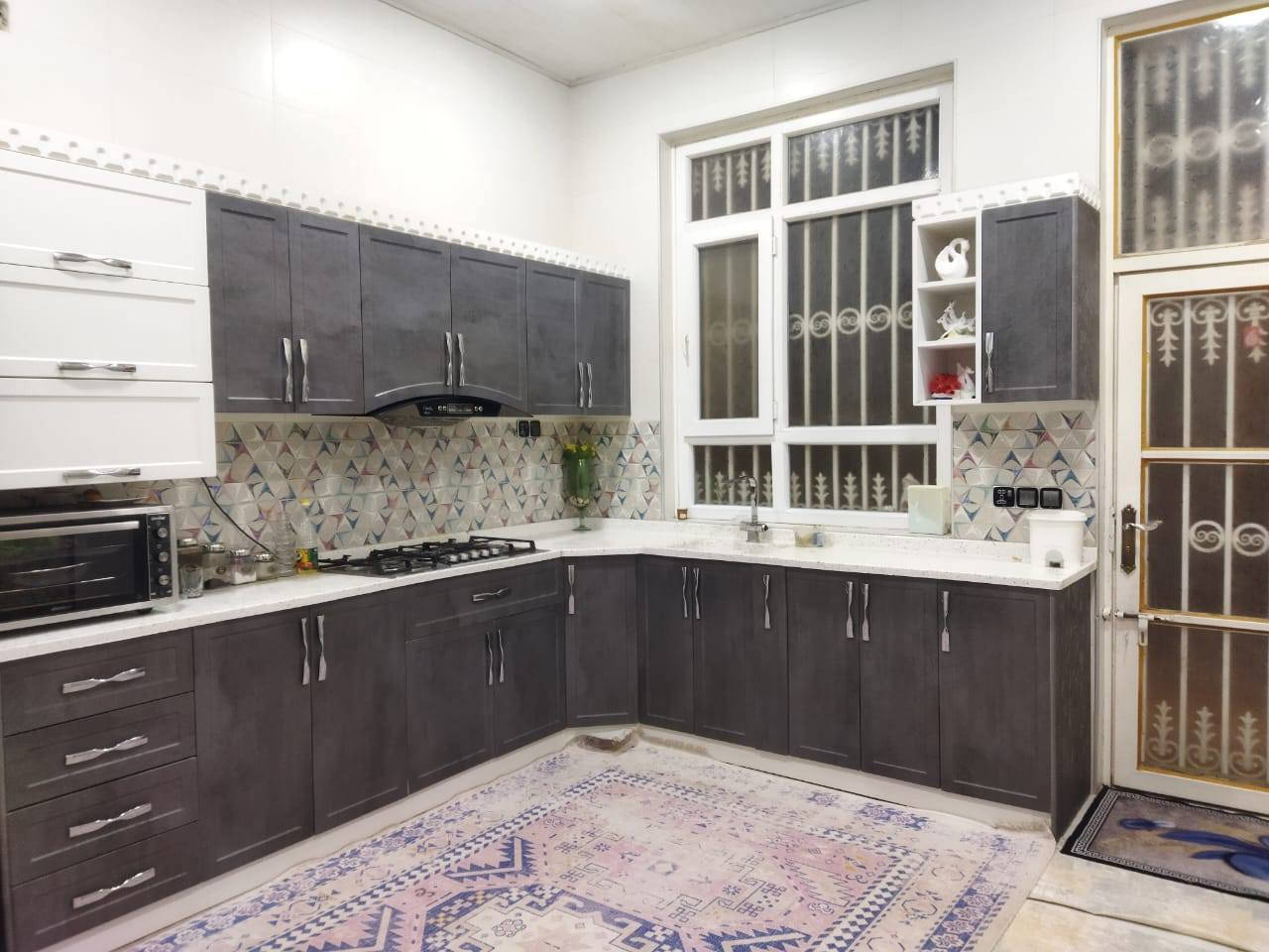 السلام عليكم 
تفاصيل البيت المساحه 125 م 
8.5×14.60 م طابقين يحتوي على استقبال ومطبخ وصاله واربع غرف نوم واربع مجاميع صحيه بناء جديد 2022 جنس العقار طابو زراعي سند 25 مع كافة الضمانات  مقابل مستشفى الكفيل ( مجمع الصنوبر ) عرض الفرع 7 م السعر 390 مليون مع الأثاث
رقم الهاتف ***********
