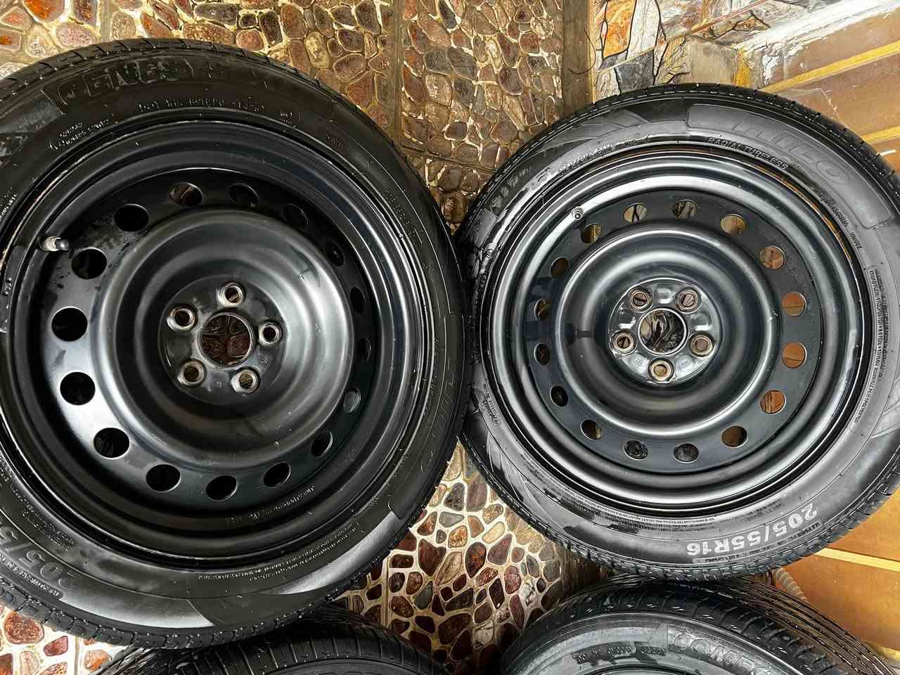 سلام عليكم ويل كورلا امريكي  حجم 16 اصلي بدون صبغ بدون عواج شرط  مع تايرات  نضافة التايرات زوج جديد وزج نضافته 70‎%‎ 
تريد هو والحساس تريد بدون حساس 

هاتف ***********
