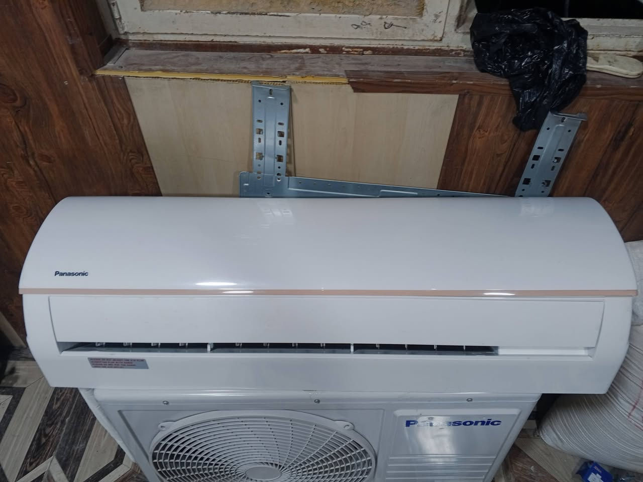 سبلت جداري طن ونص ستعمال شهر او اقل على وضع الشركه مكفول من اي تصليح ماطور بلادي غاز  كامل مع كل ملحقاته سعر 400 المكان غزاليه نهاية شارع المركز انتصال او واتساب ***********
