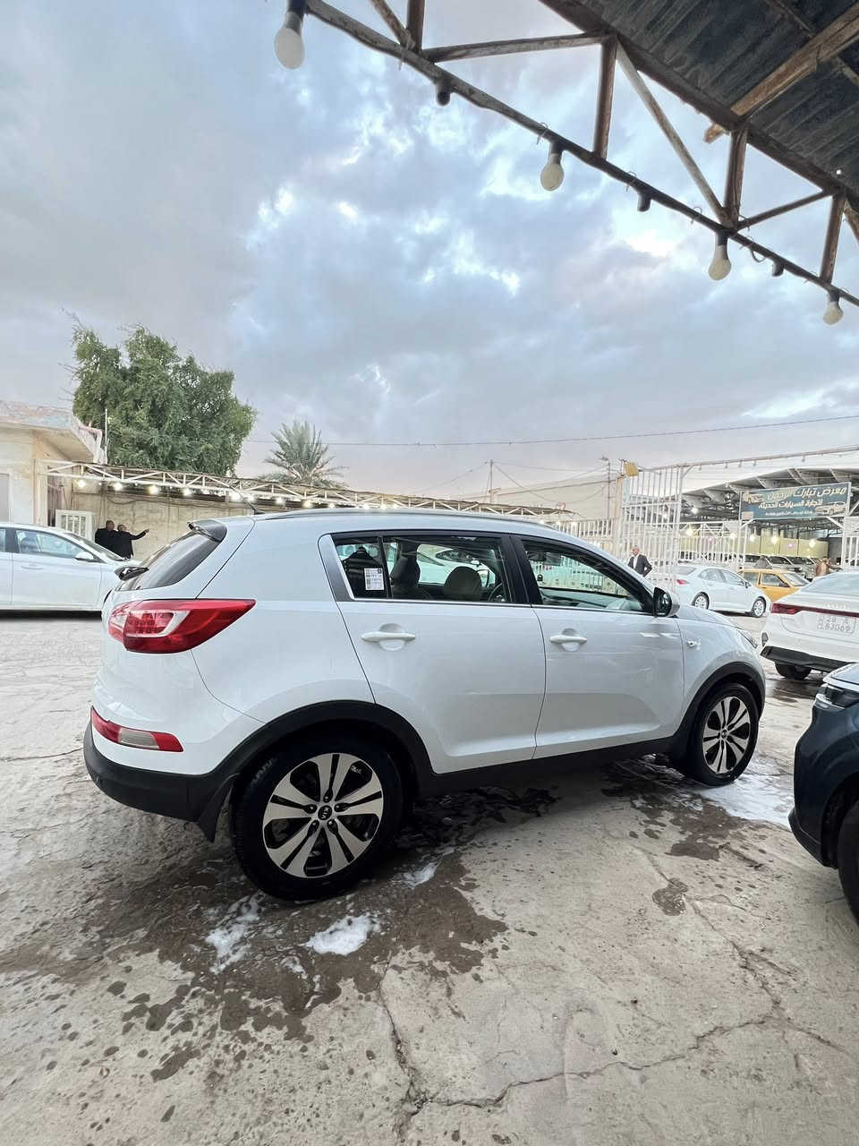السلام عليكم / كيا سبورتج 2014 للبيع فقط بدون مراوس اربيل جديد هزه جديده ماشيه 100 الف جديده جدا مكفوله من كلشي استخدام شخصي من الزيرو لحد هسا مكينه 2400 السعر 160 وبيه مجال بسيط حگ الجيه مكاني نجف استفسار خاص او اتصل ***********
