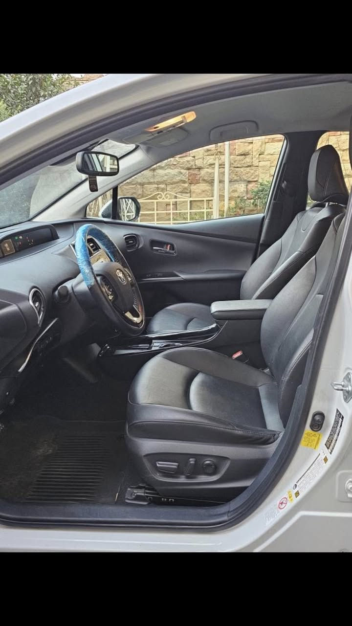 تويوتا بريوس  2022 XLe نايت شيد. فول من كلشي عدا الفتحة. اللون أبيض لؤلوي  السيارة بدون ايرباك بدون لغد بدون تبديل   بصمة كشن كهرباء كشن جلد حساسات كل الجهات كاميرة رادار توقف تلقائي. كثير امور السيارة هايبرد بانزين محرك 1800 رقم بغداد بأسمنا ماشية 37 الف مايل سعر 143 ورقة بغداد زيونة *********** د. براء الموسوي
