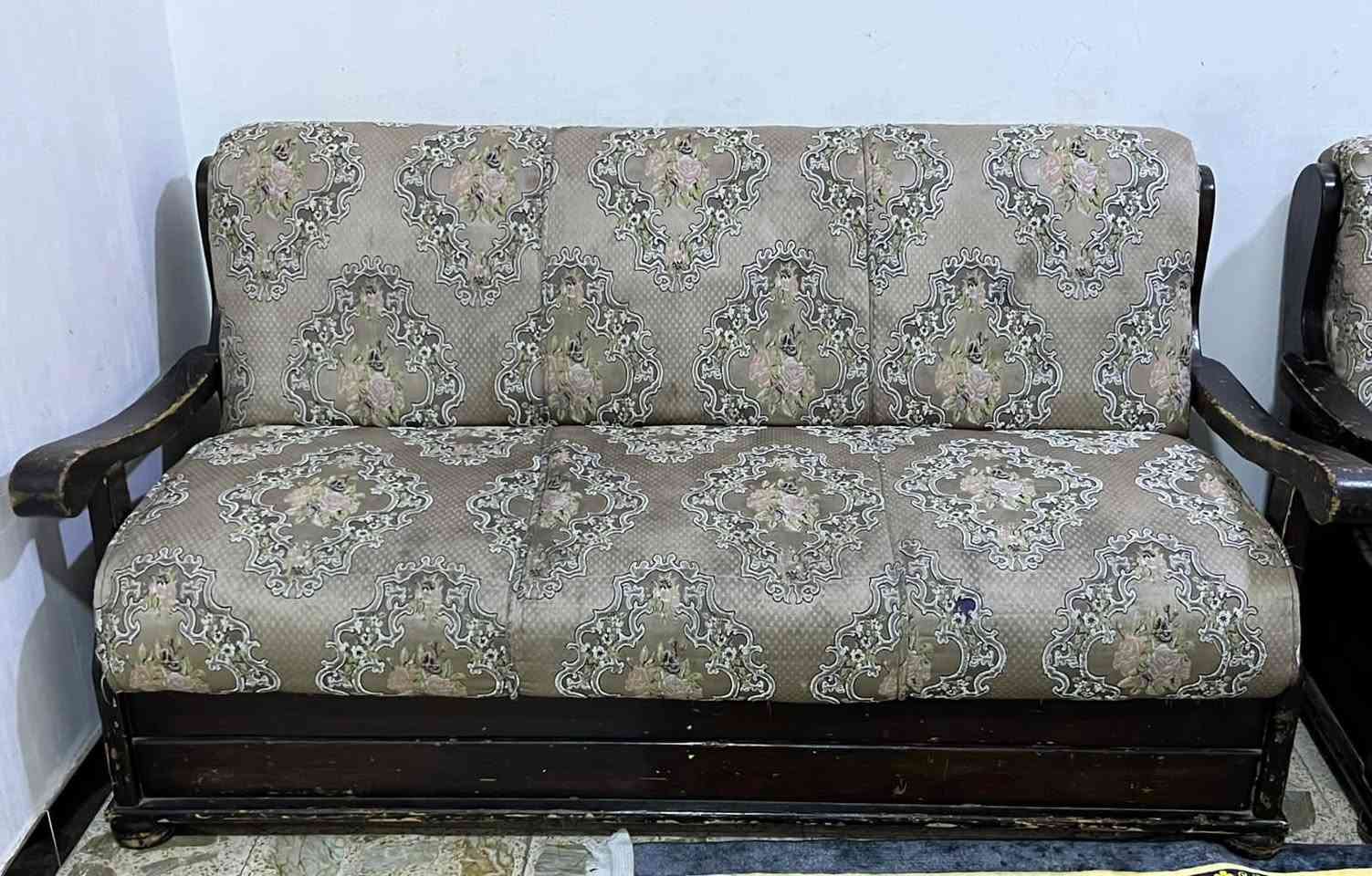 تخم قنفات صاج القديم 10 مقاعد وجرابي صاج عدد 3 وكنتور بابين صاج للبيع مكانهم شارع فلسطين للاستفسار الاتصال على الرقم ***********
