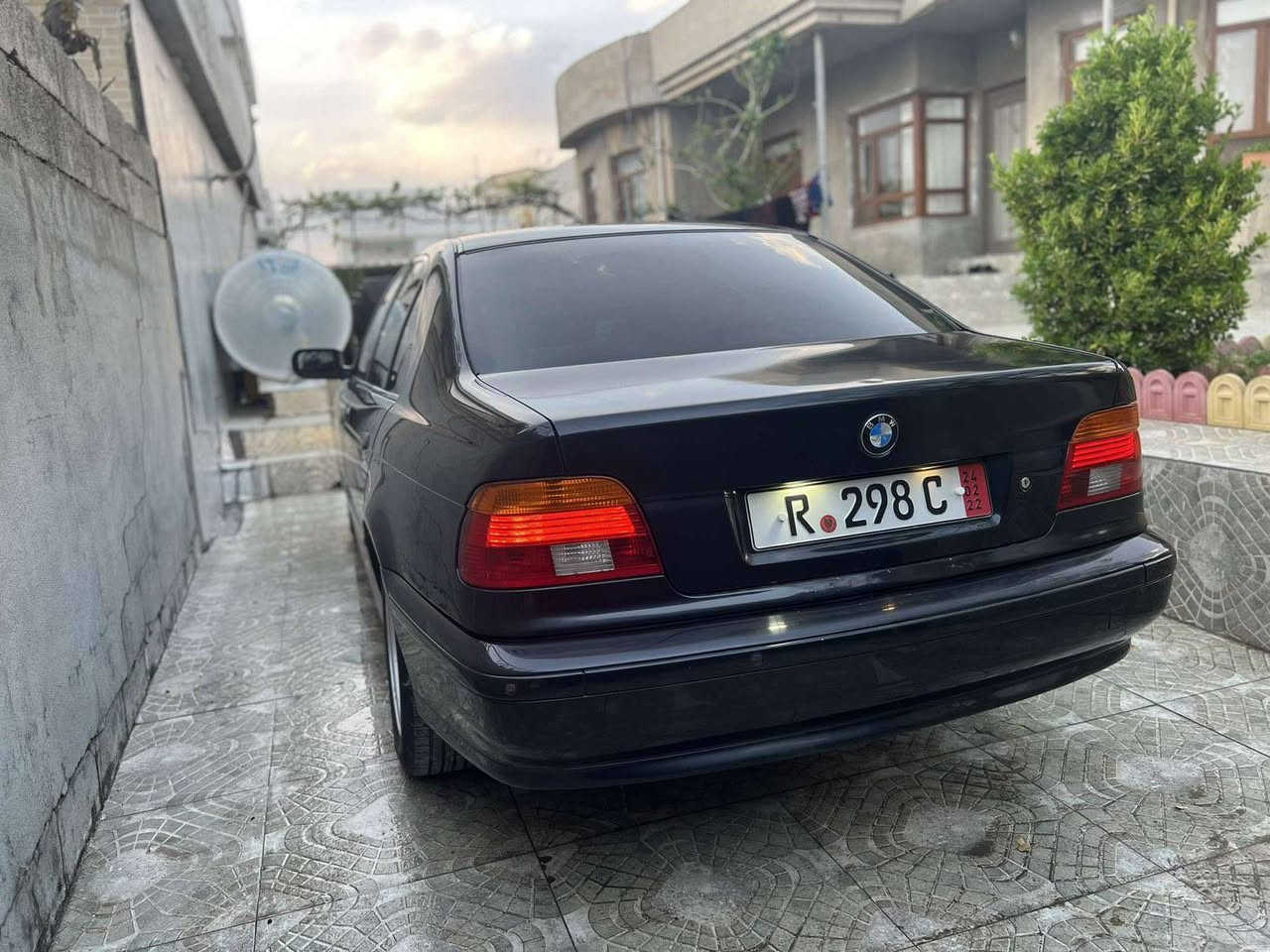 BMW SAQAR
فرۆشتن یان گۆڕینەوە
مۆدێل 2001
فول موسفاتی بێ سڵاید 
مەنەفێست اصڵی بەشەرت 
پاکانەی هەولێری لەگەڵە غرامەی بەشەرت 
گێڕ و مەکینە و کارەبایی بەشەرت 
2022 داغڵ بووە
525 دەبڵ دیجیتەڵ
78 و مجاڵ
*********** أربيل, العراق
