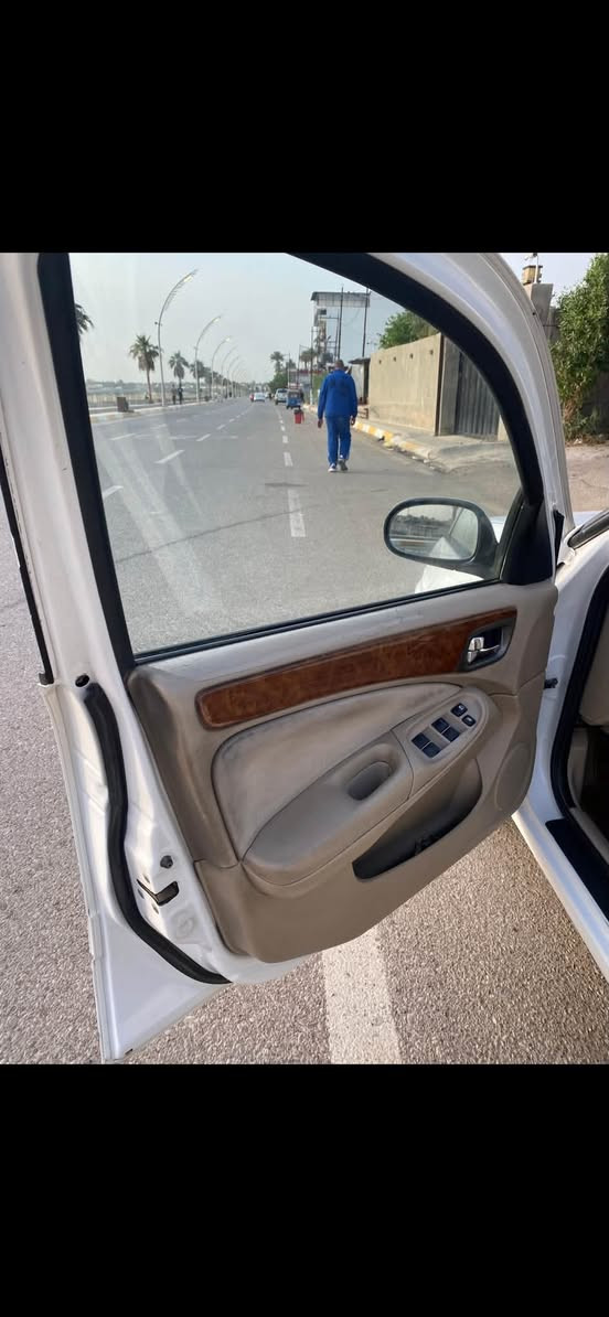 السلام عليكم 
نيسان سني ياباني ٢٠١٠
رقم بغداد دولي 
السعر ١***********97
