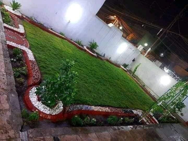 يتوفر كادر حدائق قص وتعديل الأشجار  والثيل وترتيب الحدائق وديكورات.  الاتصال *********** او مراسلة ع واتساب
