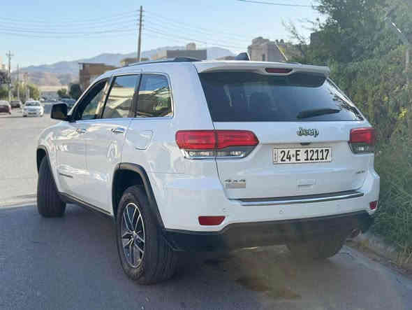 للبيع سعر 238
#جيب گراندشيروكي 2017
بدون صبغ واحد جملغ صبغ امريكا 
*********** /*********** 
ماشيه 180الف، ميل
گير ومحرك بشرط لامفتوح ولاصرف ولابخار.
 تشغيل عن بعد، 
شاشة وكامرة، 
وحساس خلفي، 
دفع رباعي4x4، 
لايتات زينون ابيض عالي وناصي. 
ويل كروم حجم20. 
بصمة ابواب وبصمة تشغيل
تبريد مركزي
السيارة حلوة ونظيفة 
تايرات جديدة
سنوية ورقم جديد لحد2029 تحويل وغرامة شرط
المكان زاخو أربيل
