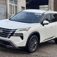 نيسان روج موديل 2025  ماشي 10 KM  وارد امريكي  موصفات S   AWD حادث سيا...