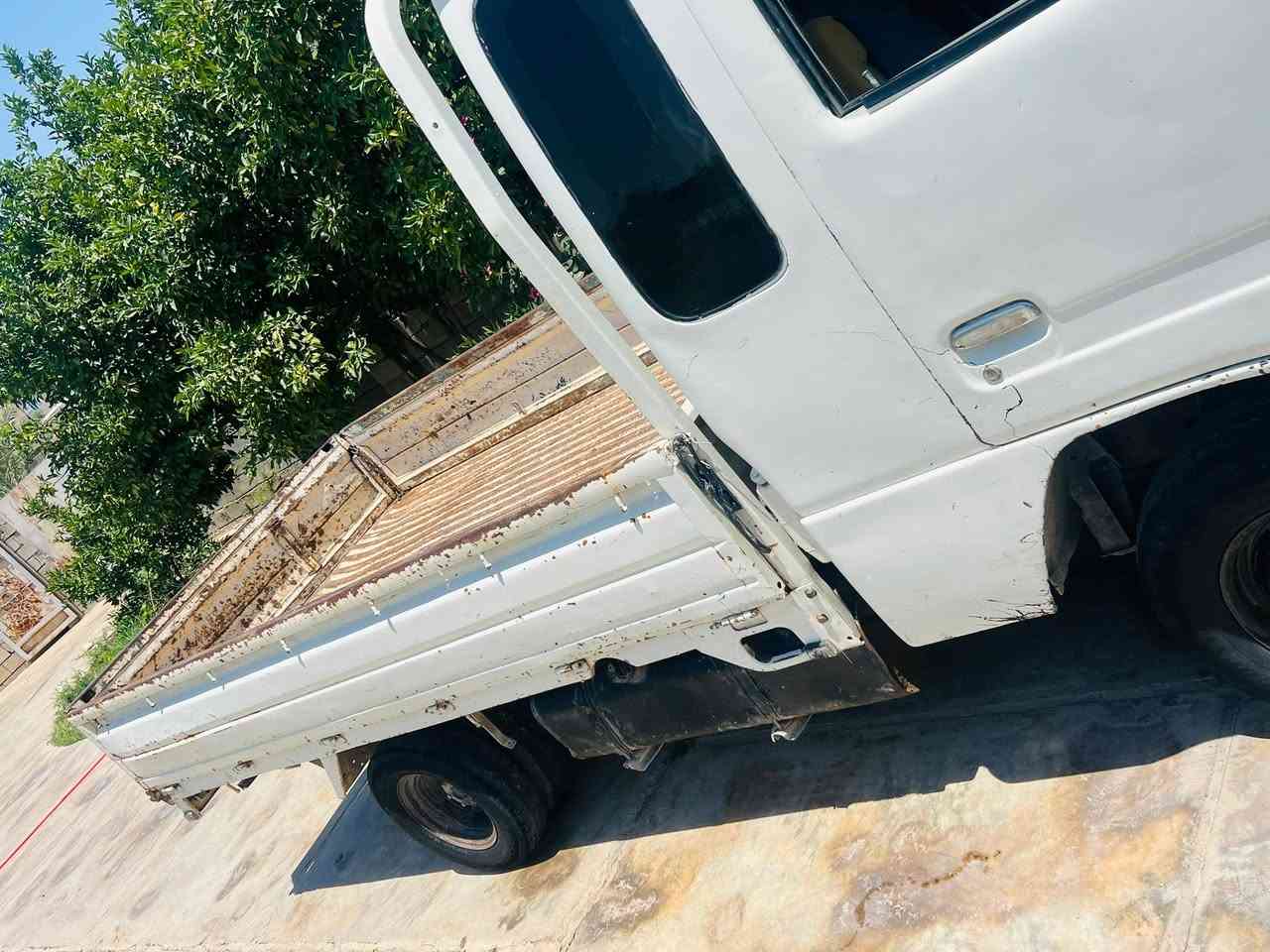 سلام عليكم كيا سامسونك للبيع كير محرك شاصي اكسل نضيف
السياره بدون تحويل ماندل صاحبها 
المكان صلاح الدين سامراء ناحيه المعتصم 
السعر ٢٢ بيها مجال
رقم.  ‭***********‬
