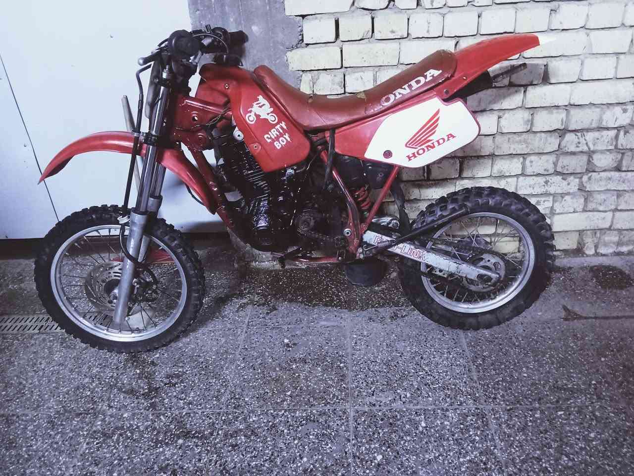 دراجة قفاز هوندا لبيع أو مراوس بدراجه ايراني الاستفسار علي الرقم ***********مكاني بغداد
