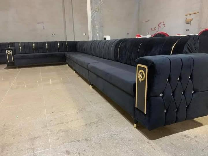 يتكون الديوان من ٥قطع  حرف L

١٠ مقاعد  ٦ امتار لتواصل واتساب  ***********

موصفات  العمل ✌🏻
 قوه الهيكل بلوك مضغوط + خشب جام روسي

سفنج مميز اول 

قماش تركي  🇹🇷 قديفه او وتر بروڤ حسب الطلب (وتر بروڤ اضافه على السعر)

العمل نفس الموصفات المذكوره 

ملاحضه 🔥
يوجد مع كل طلب ٤ كوشات هديه 💐 + طبله

و يوجد  لدينا خدمه  توصيل  

بغداد 🚛 والمحافظات   بإسعار مناسبه
