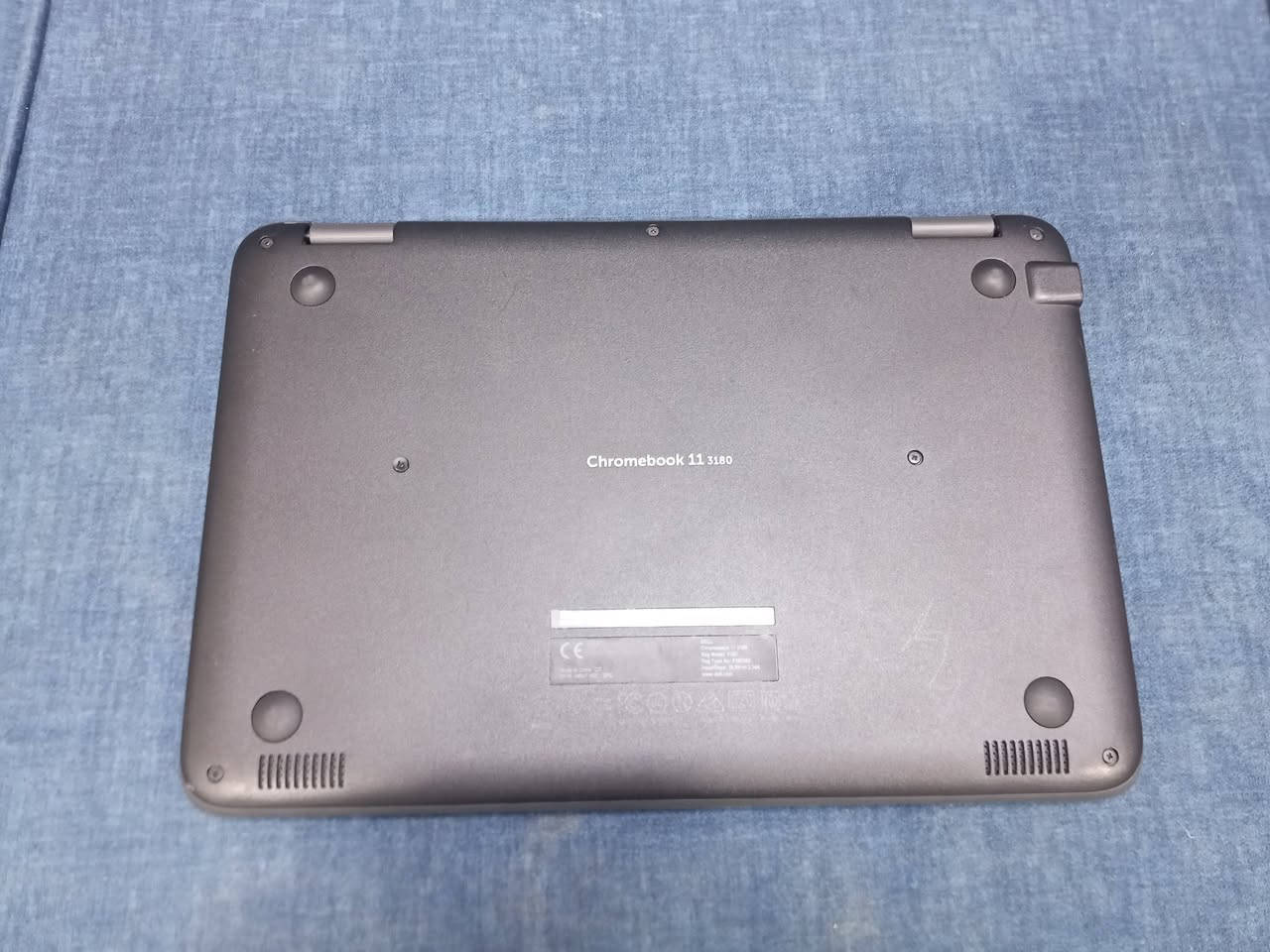 سلام عليكم 
للبيع لابتوب 
ما مفتوح ولا امبدل بي شي
شغال وكلشي ما عايزوا
ذاكرة 3 گيگا وبي مكان ميموري
نضافه 100%
العنوان حي الصديق 
للاستفسار ***********
