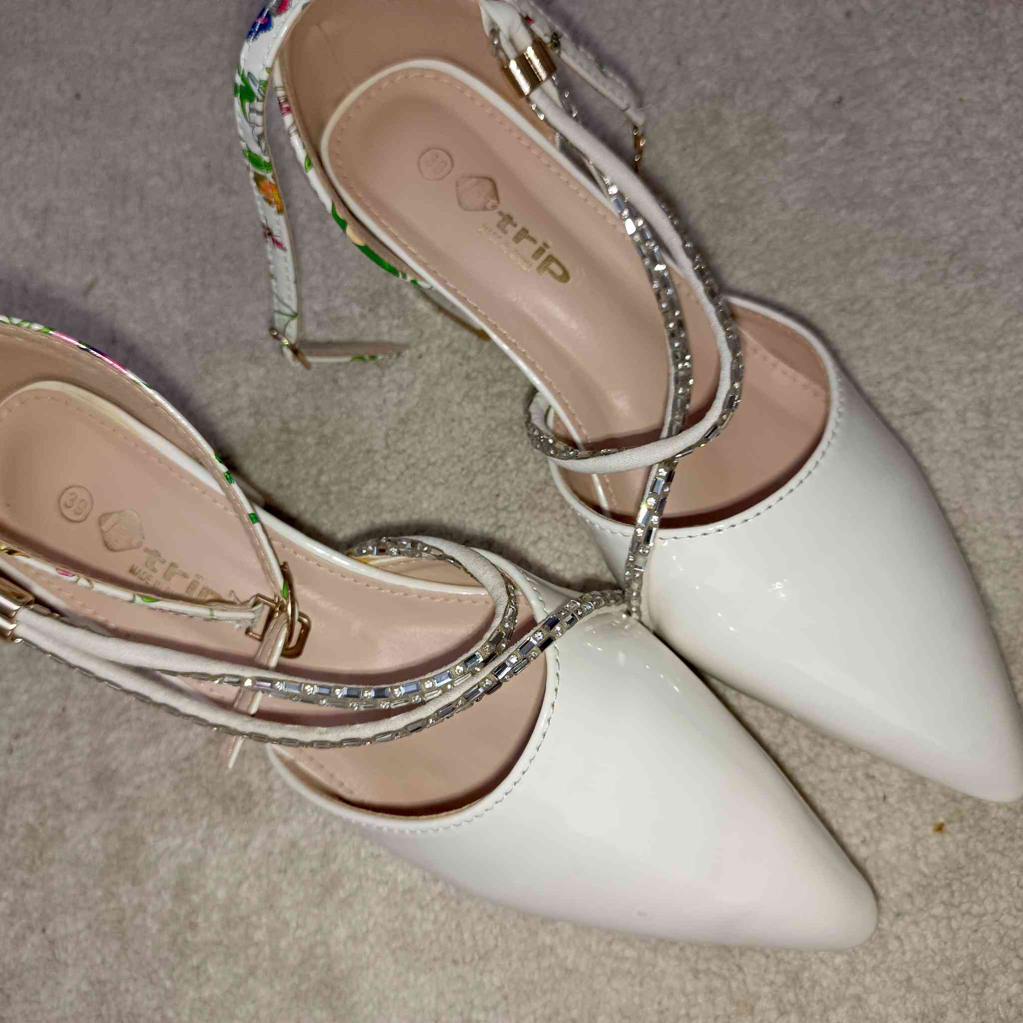 احذية غير مستعملات للبيع قياس ٣٩


**إذا كنت صاحب هذا الإعلان وتريد حذفه لأي سبب، رجاءا أرسل رسالة إلى الدعم الفني**