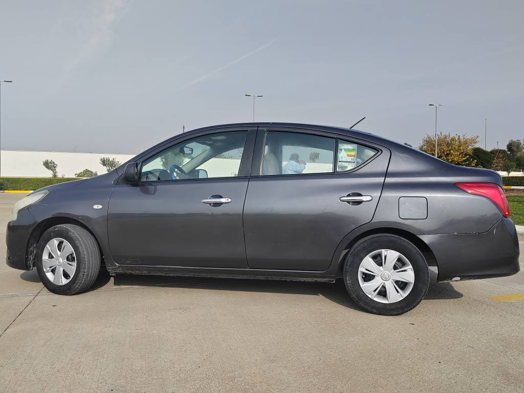 نيسان صني 2018 شةش بارجةي بؤياغة بيشي هيجي نية تةنها دواوة جمبيكي زؤر خةفي هةية شايةني باس كردن نية زؤر كةمة كير مةكينة تةبريد كارةباي هةمووي بةشرط شوين هةولير زم *********** أربيل, العراق
