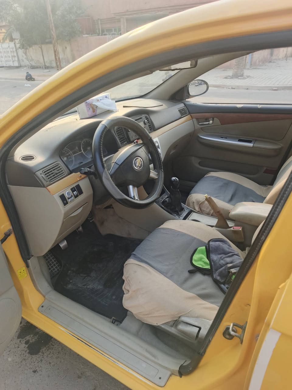 سلام عليكم ليفان للبيع مديل 11 كير ومكينة كورلة كير عادي سيارة نضيفة بيهة بس صبغ بلباب شوية والباقي كلة نضيف هيئة مصفرة عليهة غرامة 500 يوگعن من السعر رايدهة ب42 وبيهة مجال بسيط المكان بغداد الحسينية الراشدية رقمي ***********
