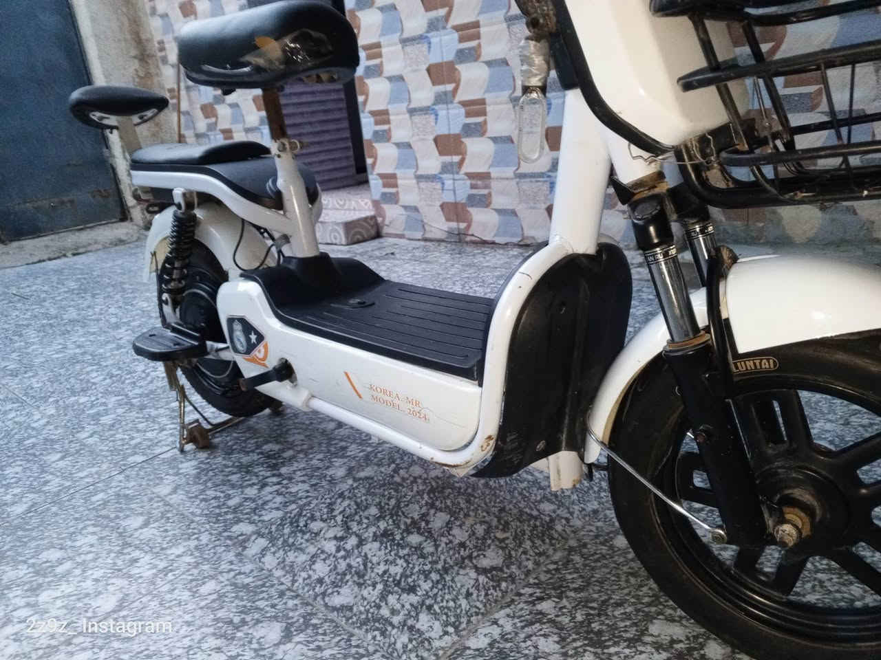 السلام عليكم مكاني بصرة زبير درجة شحن حجم 14نظيفه كدامكم بس بطاريات نص عمر لايت زنون شغال عالي مسجل بلوتوث شغال اشاير يمنه ويسره شغالات 4سرع 48V. 32W. سعرهه 250وبيهه مجال رقمي. ***********
