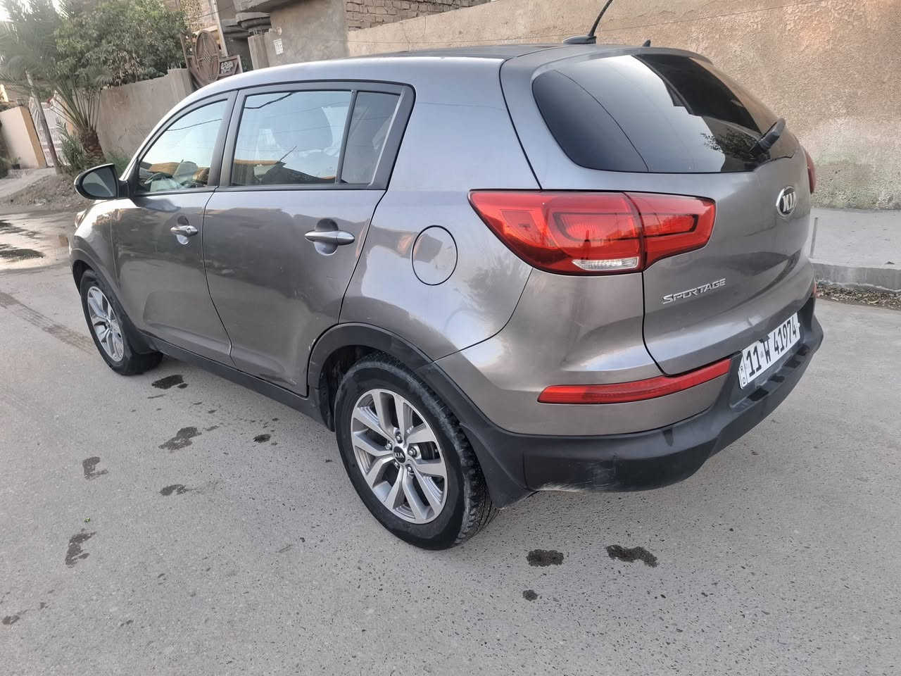 السلام عليكم كيا سبورتج ٢٠١٦ وارد رقم بغداد باسمي تحويل مباشر مكينة ٢٤٠٠ حادثها موضح بالصور فقط بنيد وبيها باب خلف السايق وشوية بالجاملغ السيارة حلوة مال جناي محرك وكير وتبريد وتدفئة صدر نظيف ماشية ٨٦ السيارة جاهزة دواخلها نظيفة السعر ١٣٥ الشراي يتواصل ***********. *********** مكاني بابل جبلة
