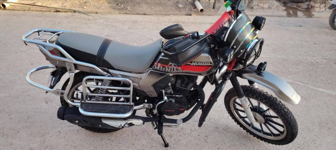 دايوان هونتر العملاق النشط والشاصي القوي دراجة خير من الله لون مميز عالي جبلي فول تزويد 2022 أوراق كاملة 
نظافة فول مال جناي الشراي وجاد يتصل ويدلل 
***********
