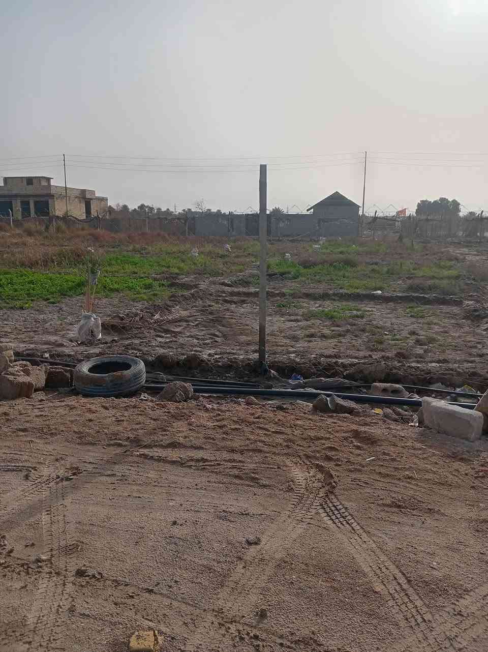 السلام عليكم ١٧٠٠،،دونم اله طابو اسهم بسمي تحول على طريق السفينه خلف ثانويت الواثق السياحي الثاني وجه ٤٦ والنزال ٣٧ ماء كهرباء متوفره ***********
