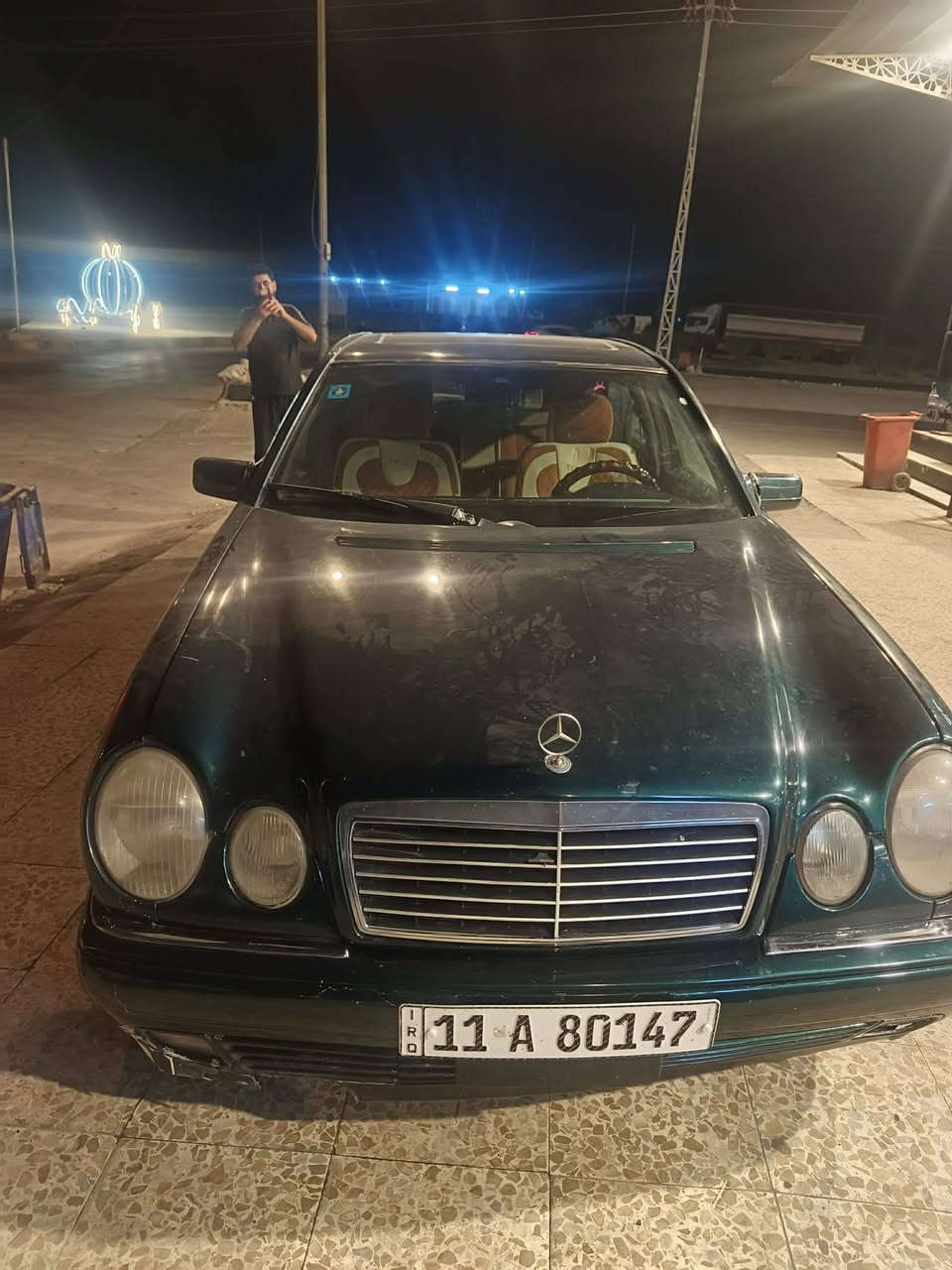 مارسدس للبيع موديل٩٦ب70وبيه مجال قليل للتواصل***********
